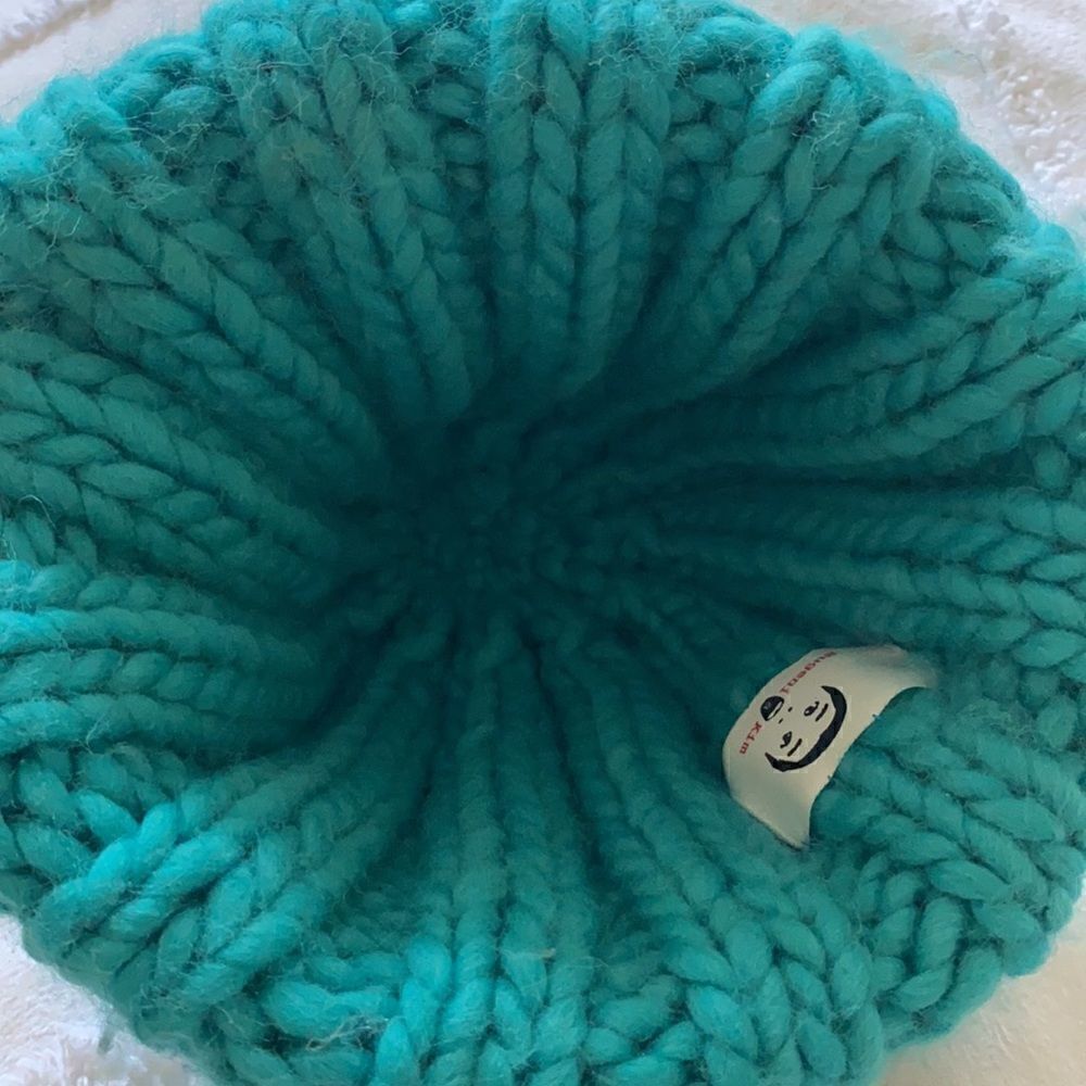 Eugenia Kim knit hat w/ sunglass design. NWOT - Picture 3 of 4